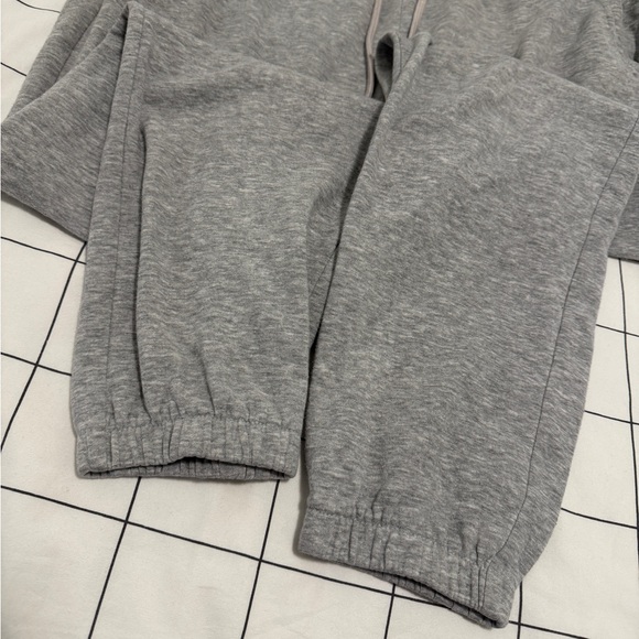 H&M Divided Grey Sweatpants size Large - Picture 4 of 10